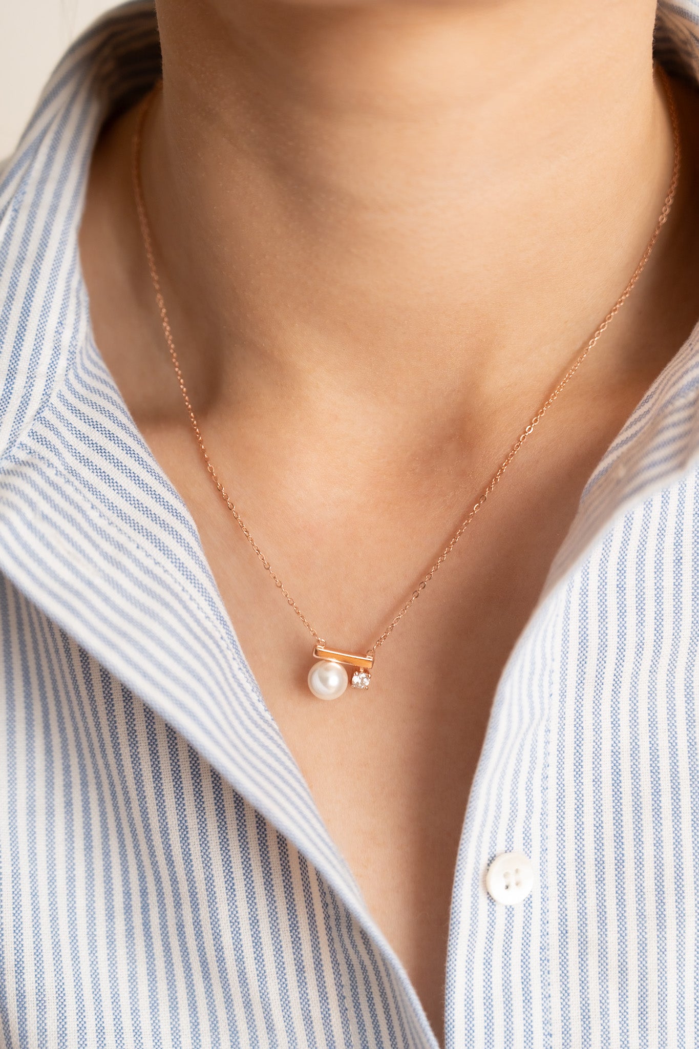 Rose Gold Pearl Pendant Necklace